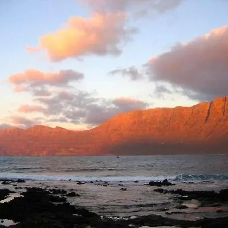 La Caleta Sleeps 6 Wifi Famara