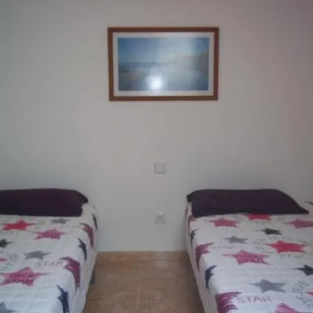 La Caleta Sleeps 6 Wifi Daire *