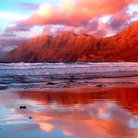 Daire La Caleta Sleeps 6 Wifi Famara