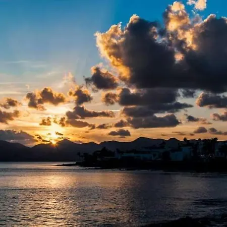 La Caleta Sleeps 6 Wifi Famara
