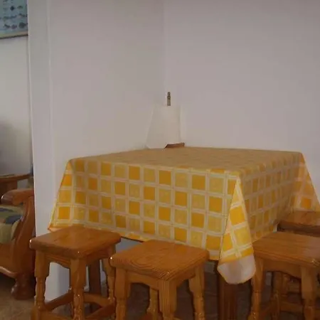 La Caleta Sleeps 6 Wifi Daire *
