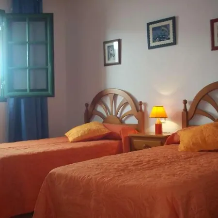 La Caleta Sleeps 6 Wifi Daire *