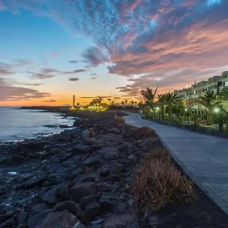 La Caleta Sleeps 6 Wifi Daire